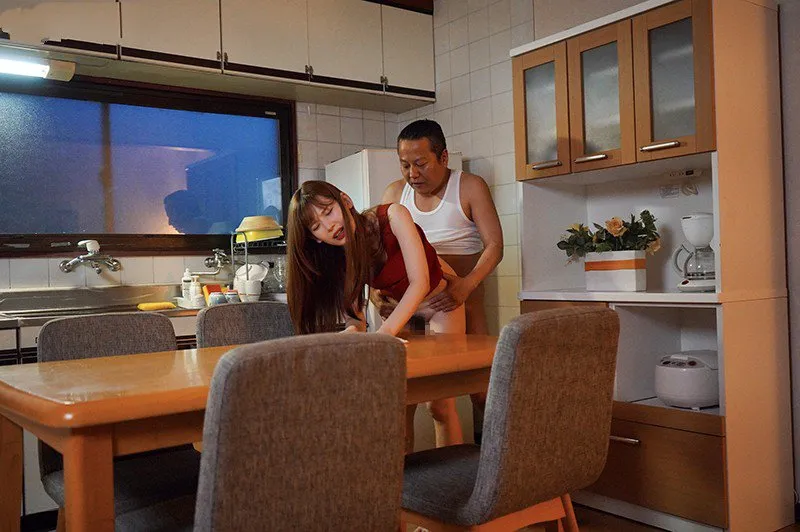 Con gái bị anh xã mới của má xxx mỗi ngày, cho dù đã có người yêu