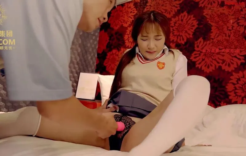 ái nữ dùng thân chi trả nợ cho bố vay tiền bọn xã hội đen