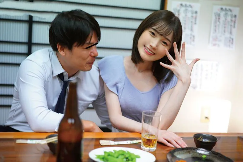 Người vợ xin chồng đi họp lớp rồi mất liên lạc sau khi tình cũ đưa vào khách sạn