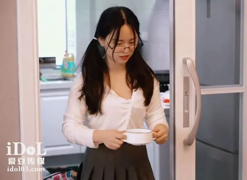 Bé con về quê ăn tết bị bố dượng địt vì càng lớn càng ngon