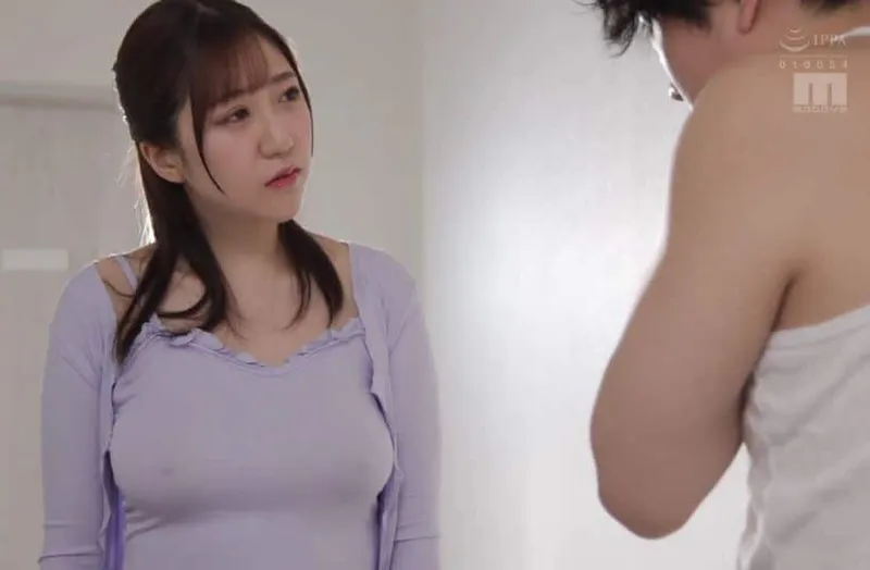 Cậu học trò làm liều với cô giáo vú to không mặc áo ngực ở phòng y tế